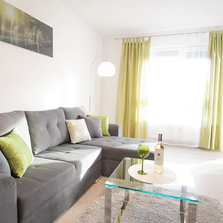 Z Garazem Solna 11c/306 Апартаменти